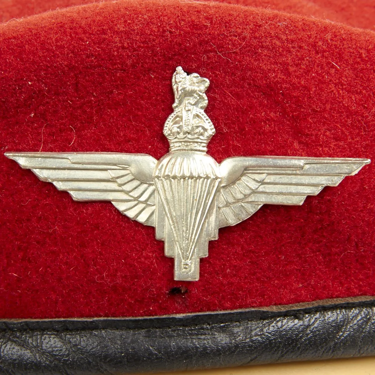 British WWII Style Parachute Regiment Beret with Reproduction Wings Badge