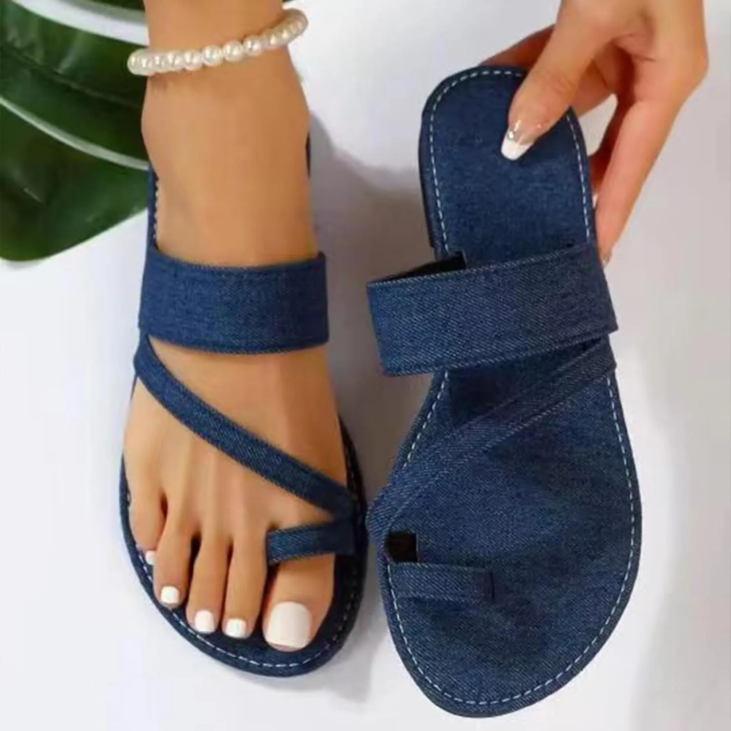 Women's Solid Toe Ring Sandal Strappy Textured Trendy Summer Slipper Flat Elegant Slip on Shoe Vacation Beach Sandals